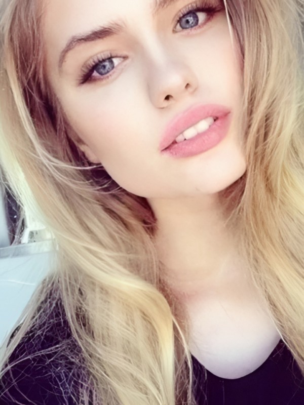 Кристина привлекательная девушка из Советска цена от 2000 руб